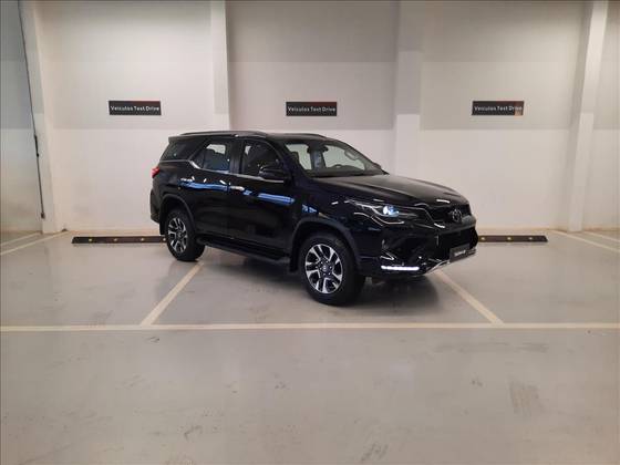 TOYOTA HILUX SW4 2.8 D-4D TURBO DIESEL SRX PLATINUM 4X4 AUTOMÁTICO